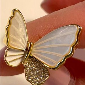 Holiday sale $35 and less on a bundle 3 left!! Butterfly ring mother of Pearl .
